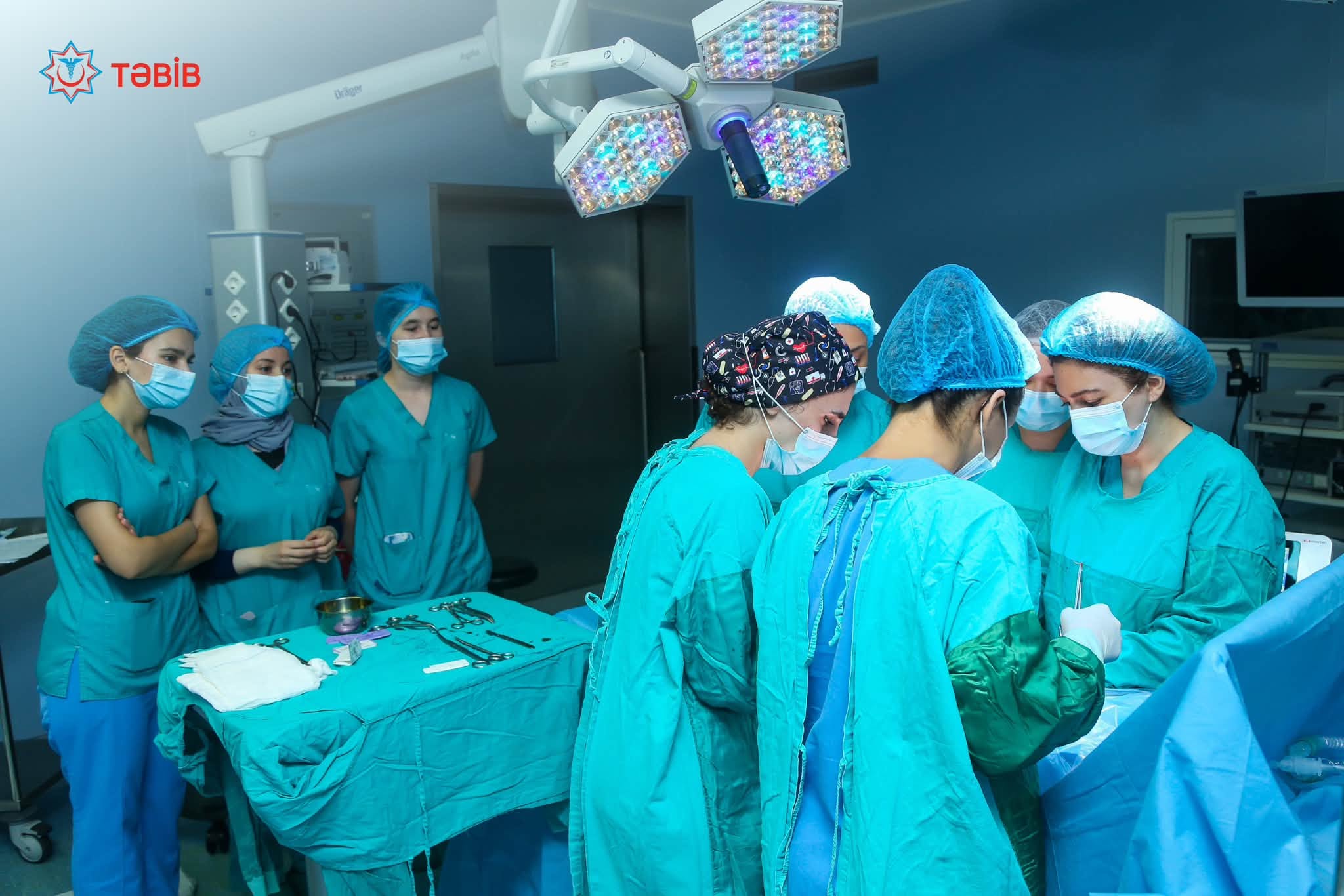 8 ölkədən olan 14 əcnəbi tibb tələbəsi Yeni Klinikada bir aylıq praktik təcrübə proqramını uğurla başa vurub