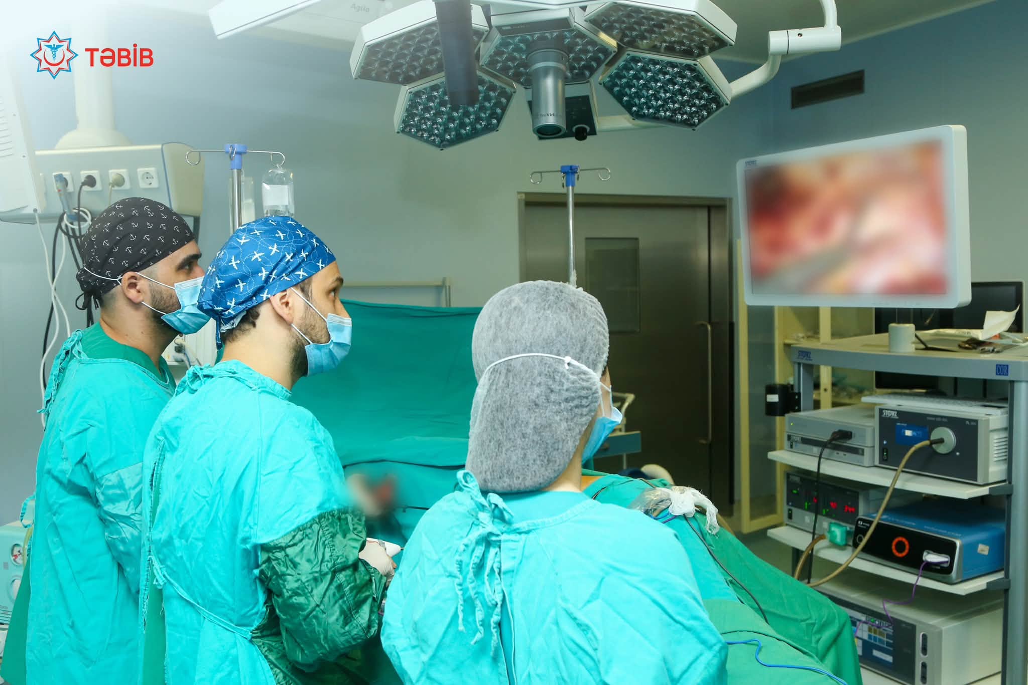 Yeni Klinikada ilk laporoskopik parsial nefrektomiya əməliyyatı uğurla həyata keçirilib